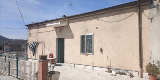 Casale in contrada Macchie.