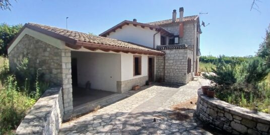 Villa in via San Giovanni Dei Gelsi.