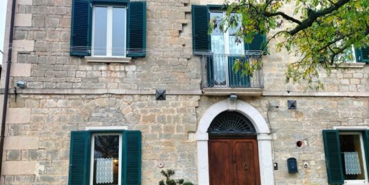 Antico casale in pietra.